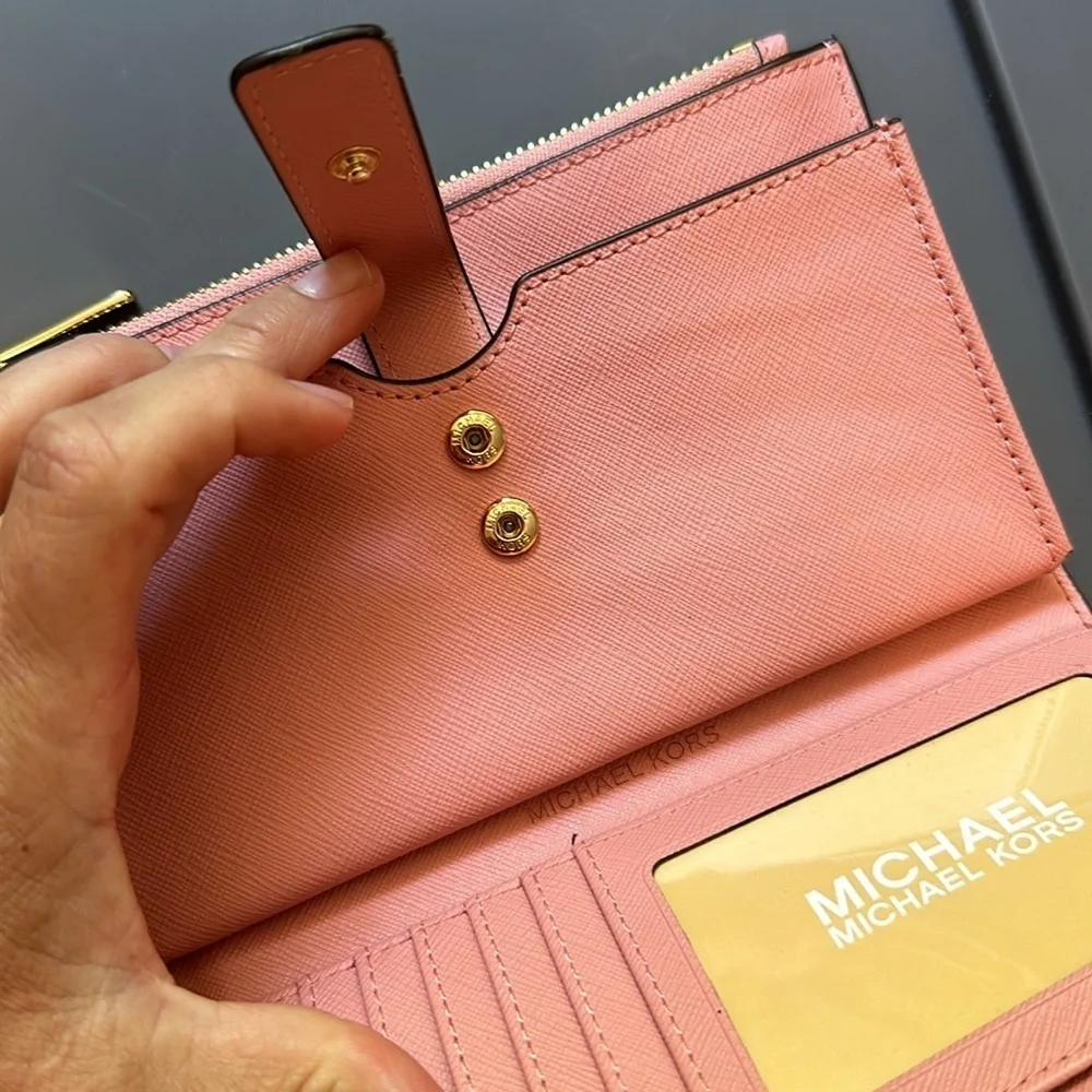 Michael Kors jet set travel primrose